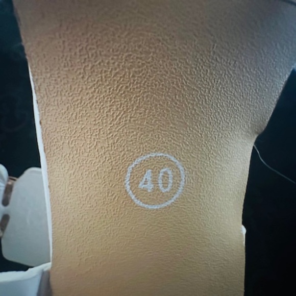 Simms White Pump Sandals - BRAND NEW! NEVER WORN Size 9 - Picture 8 of 16